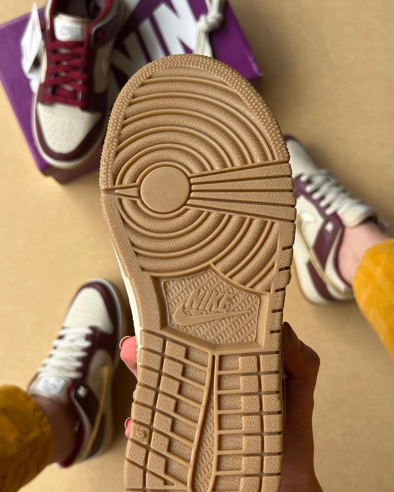 Dunk Low Vinho/Dourado lançamento oferta + relógio de brinde