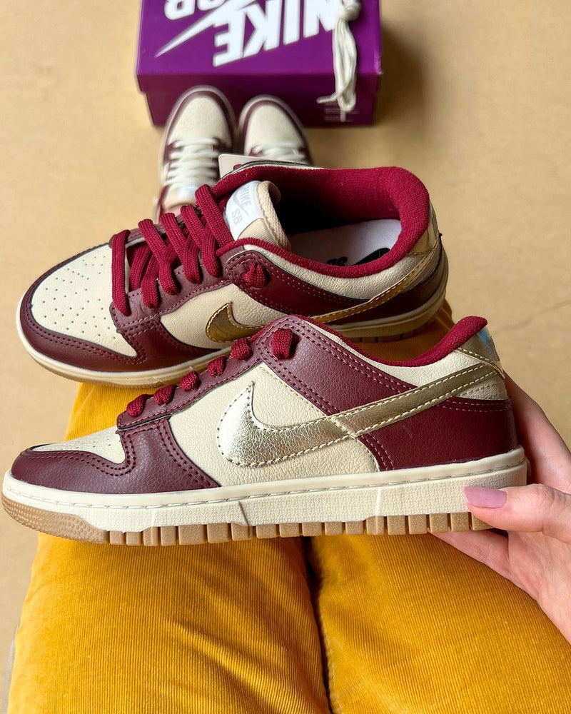 Dunk Low Vinho/Dourado lançamento oferta + relógio de brinde