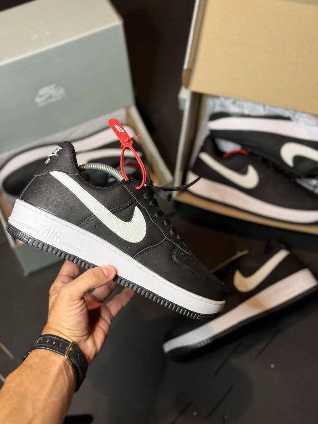 Nike Air Force - BLACK WHITE