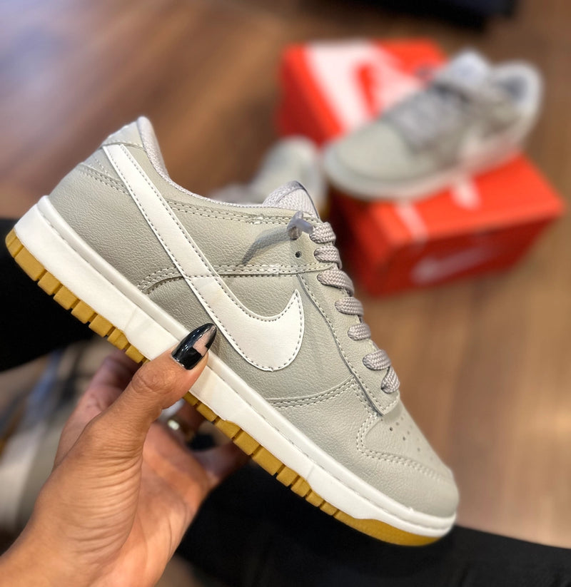 Dunk Low Cinza/Branco lançamento + Óculos de brinde