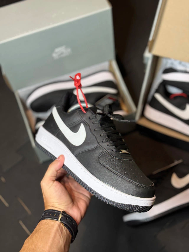 Nike Air Force - BLACK WHITE